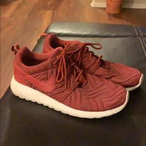 Women’s Nike sneakers